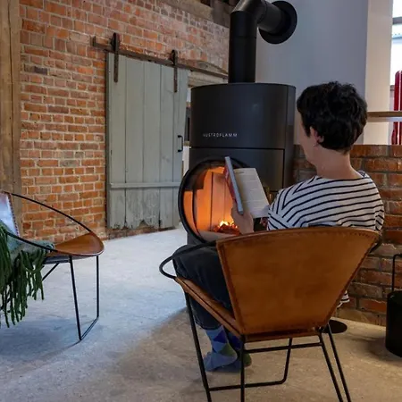 Feriehus Landurlaub Mit Neugierigen Blicken In Den Pferdestall, Eingezaeuntem Garten, Kamin Und Sauna