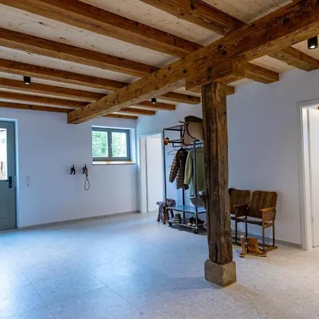 Feriehus Landurlaub Mit Neugierigen Blicken In Den Pferdestall, Eingezaeuntem Garten, Kamin Und Sauna