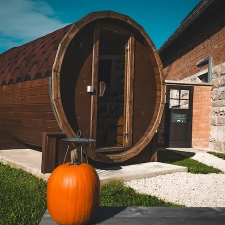 Landurlaub Mit Neugierigen Blicken In Den Pferdestall, Eingezaeuntem Garten, Kamin Und Sauna * Rot am See