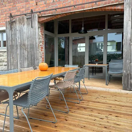 Feriehus Landurlaub Mit Neugierigen Blicken In Den Pferdestall, Eingezaeuntem Garten, Kamin Und Sauna