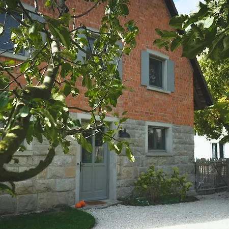 Landurlaub Mit Neugierigen Blicken In Den Pferdestall, Eingezaeuntem Garten, Kamin Und Sauna