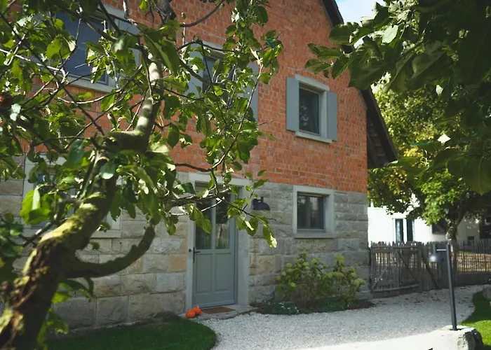 Landurlaub Mit Neugierigen Blicken In Den Pferdestall, Eingezaeuntem Garten, Kamin Und Sauna